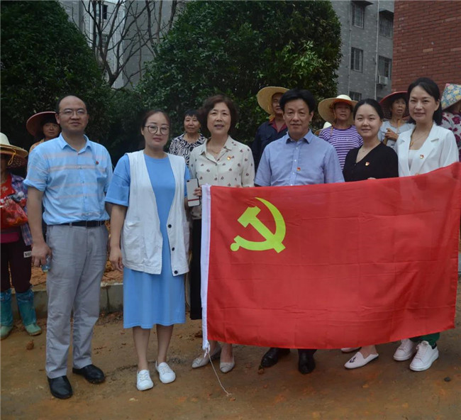 炎炎夏日送清涼，點滴關懷暖人心——城投集團各黨支部開展“送清涼”慰問一線員工活動